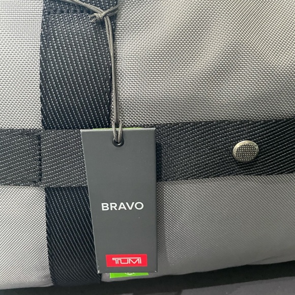 Tumi mccoy gym bag - Picture 7 of 7